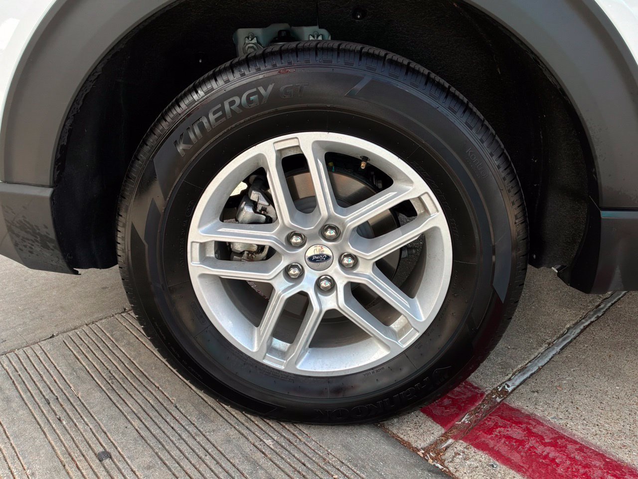 Used 2026 Ford Explorer Active RWD image 9