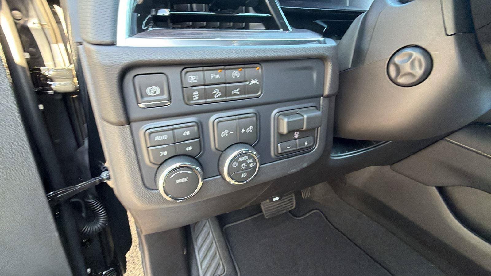 New 2026 Chevrolet Suburban Premier w/ Sun And Tow Package AWD/4WD image 22