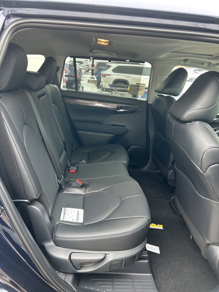 New 2026 Toyota Highlander Limited image 9