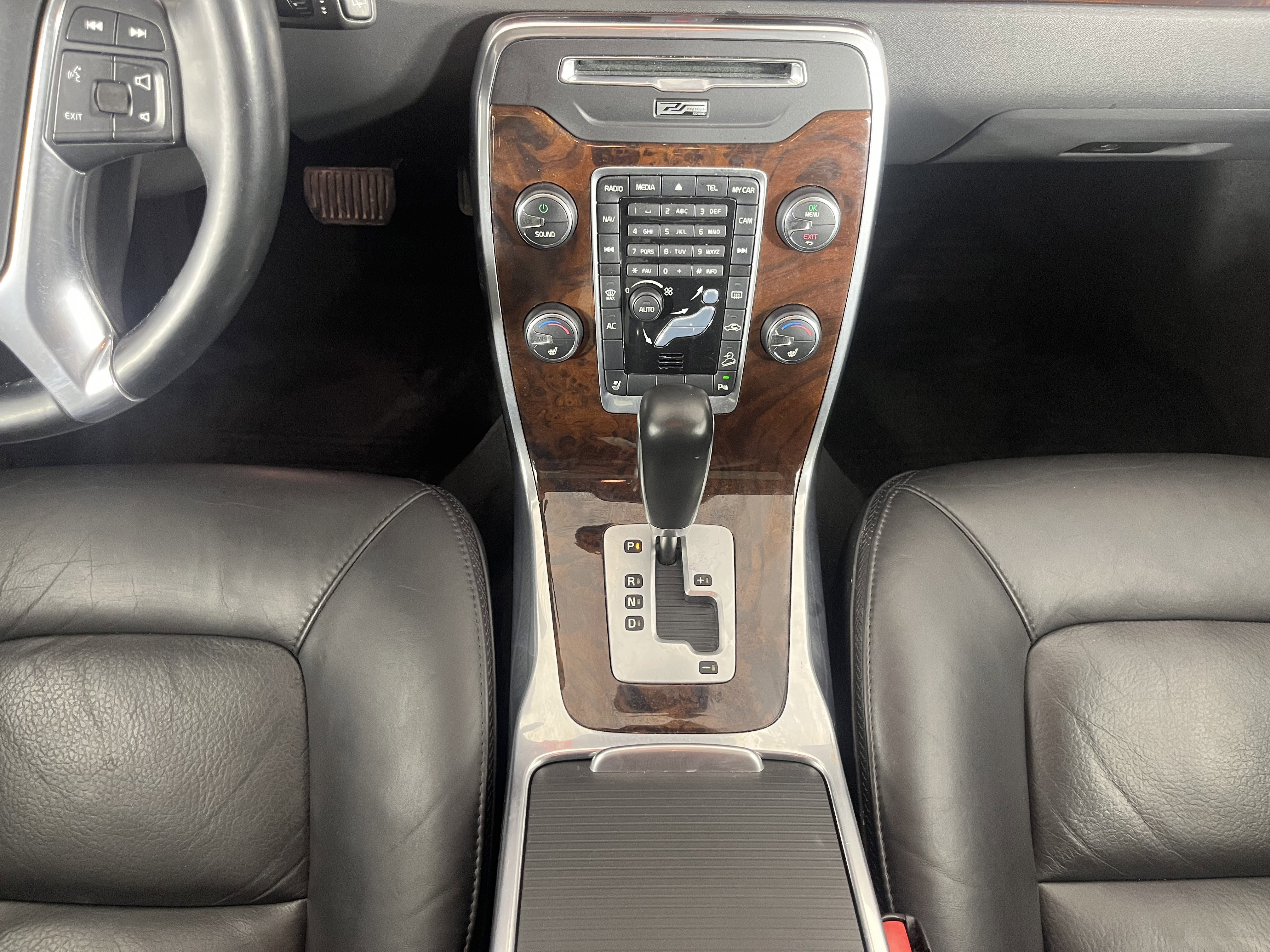 Used 2012 Volvo XC70 T6 Platinum image 16