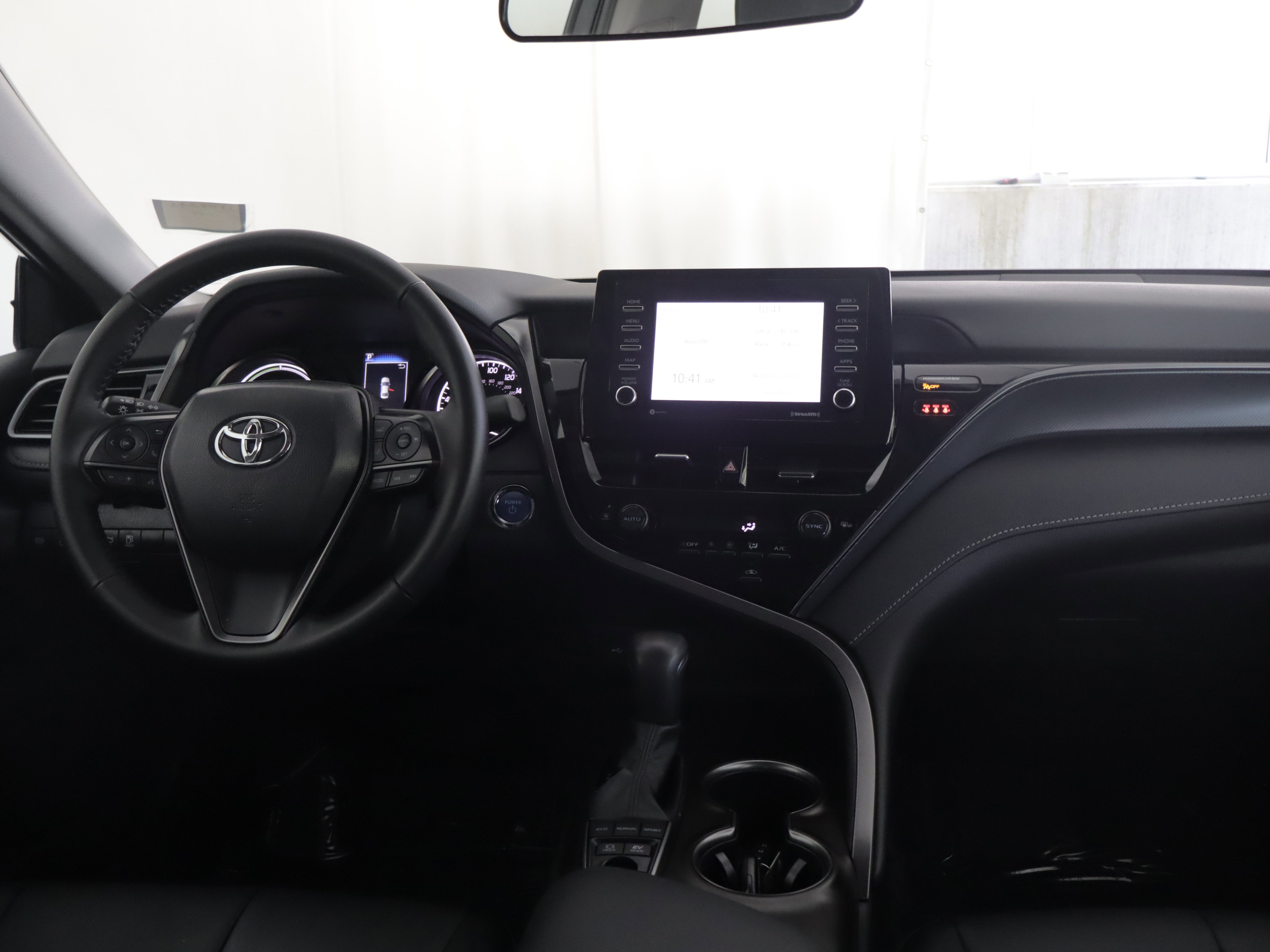Used 2024 Toyota Camry SE FWD image 2