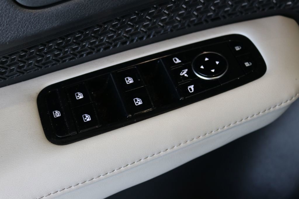 Used 2023 Nissan Ariya AWD image 14