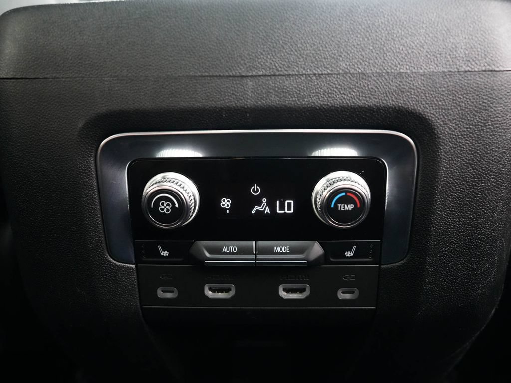 Used 2023 GMC Yukon SLT w/ SLT Premium Package AWD/4WD image 36