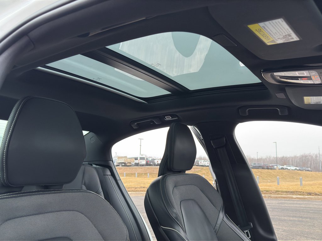Used 2024 Volvo S60 B5 Plus w/ Climate Package image 31