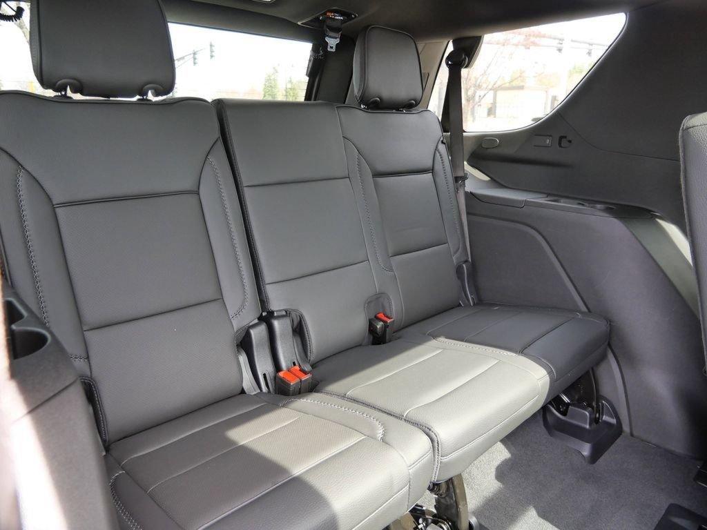 Used 2025 GMC Yukon Denali w/ Sun & Power Step Package AWD/4WD image 31