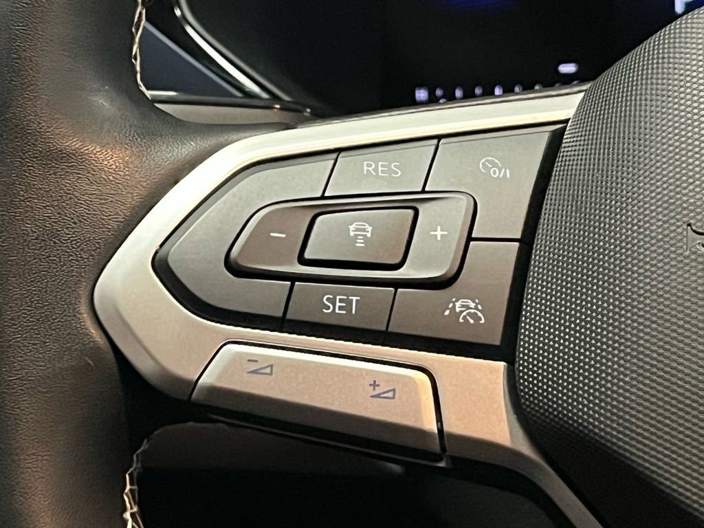 Used 2024 Volkswagen Taos SE image 25