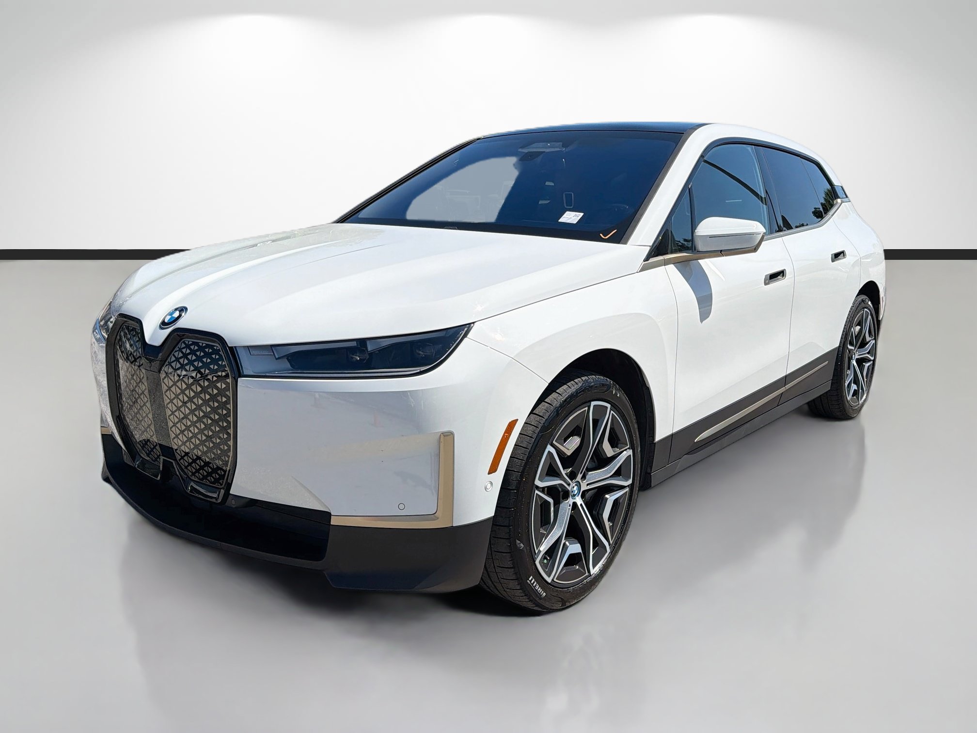 Used 2024 BMW iX xDrive50 w/ Premium Package AWD/4WD image 7