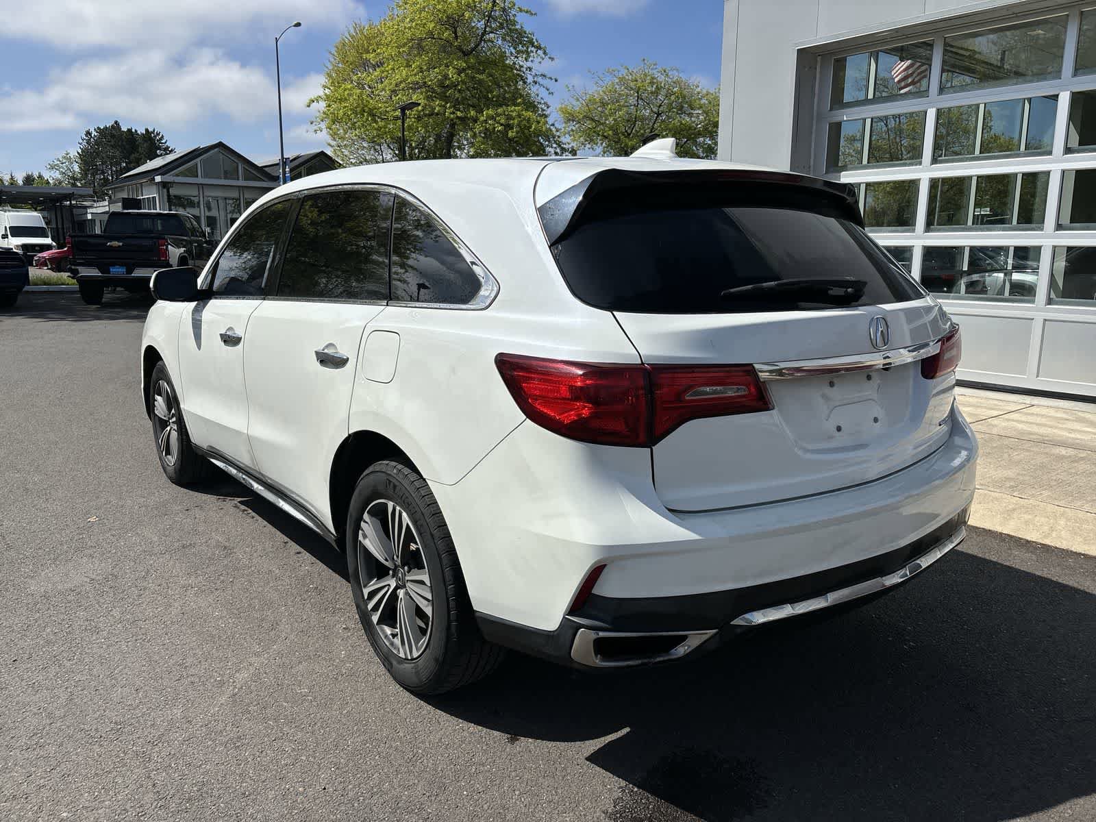 Used 2017 Acura MDX SH-AWD image 2