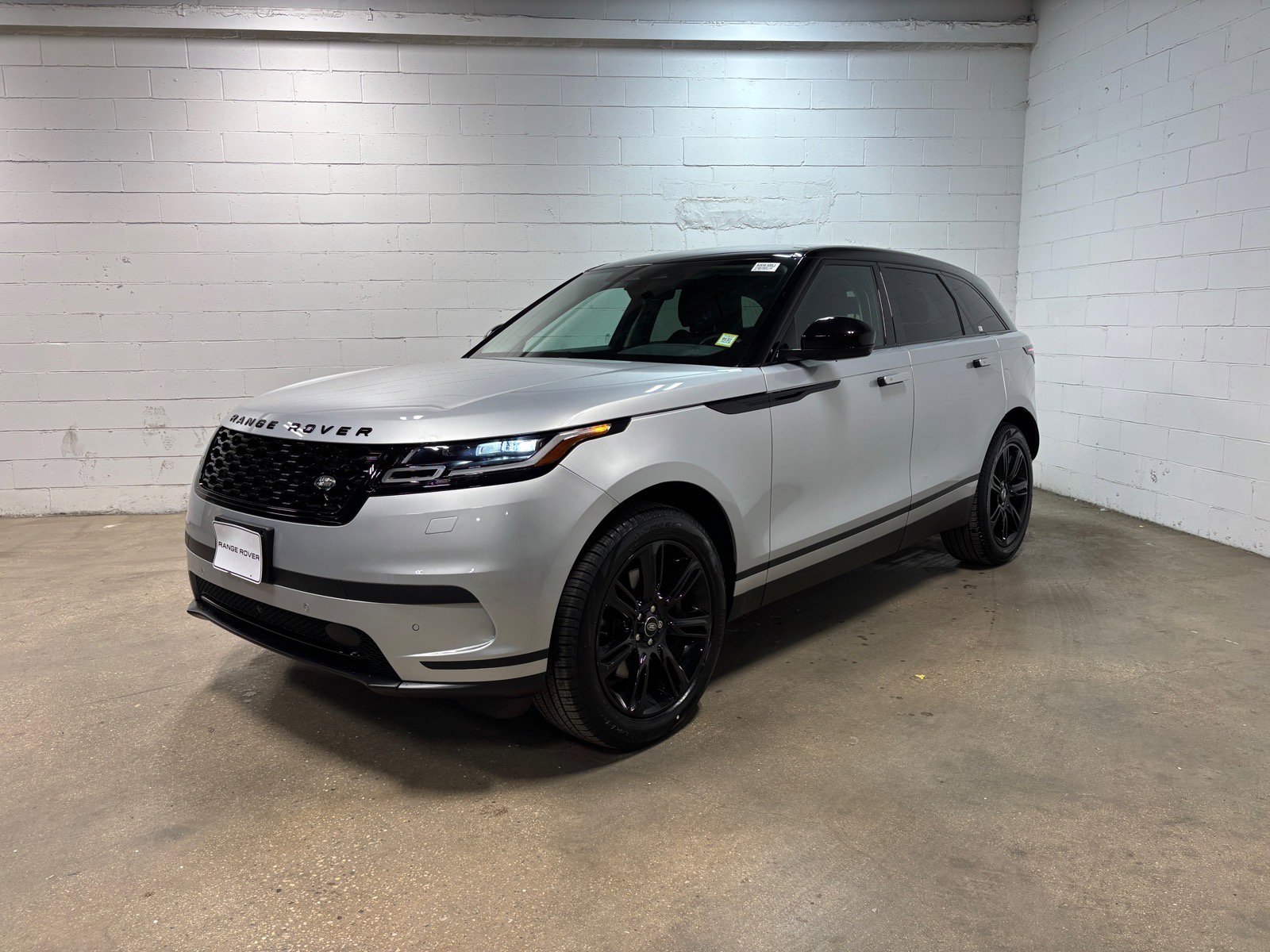 Used 2023 Land Rover Range Rover Velar S AWD/4WD image 1
