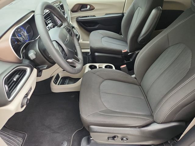 Used 2024 Chrysler Voyager LX FWD image 18