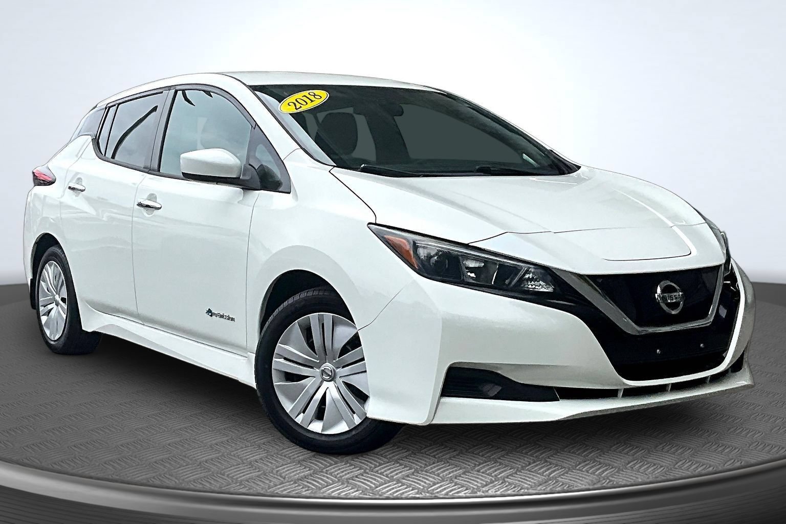 Used 2018 Nissan Leaf S w/ S Charge Package FWD image 2