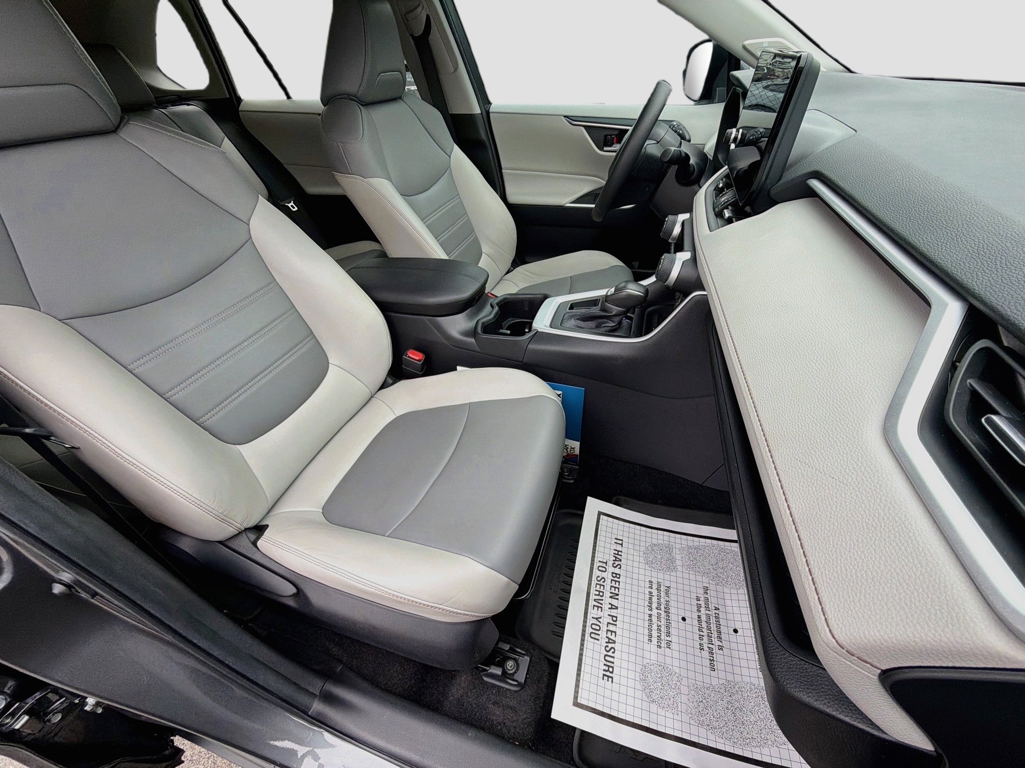 Used 2023 Toyota RAV4 XLE Premium FWD image 15
