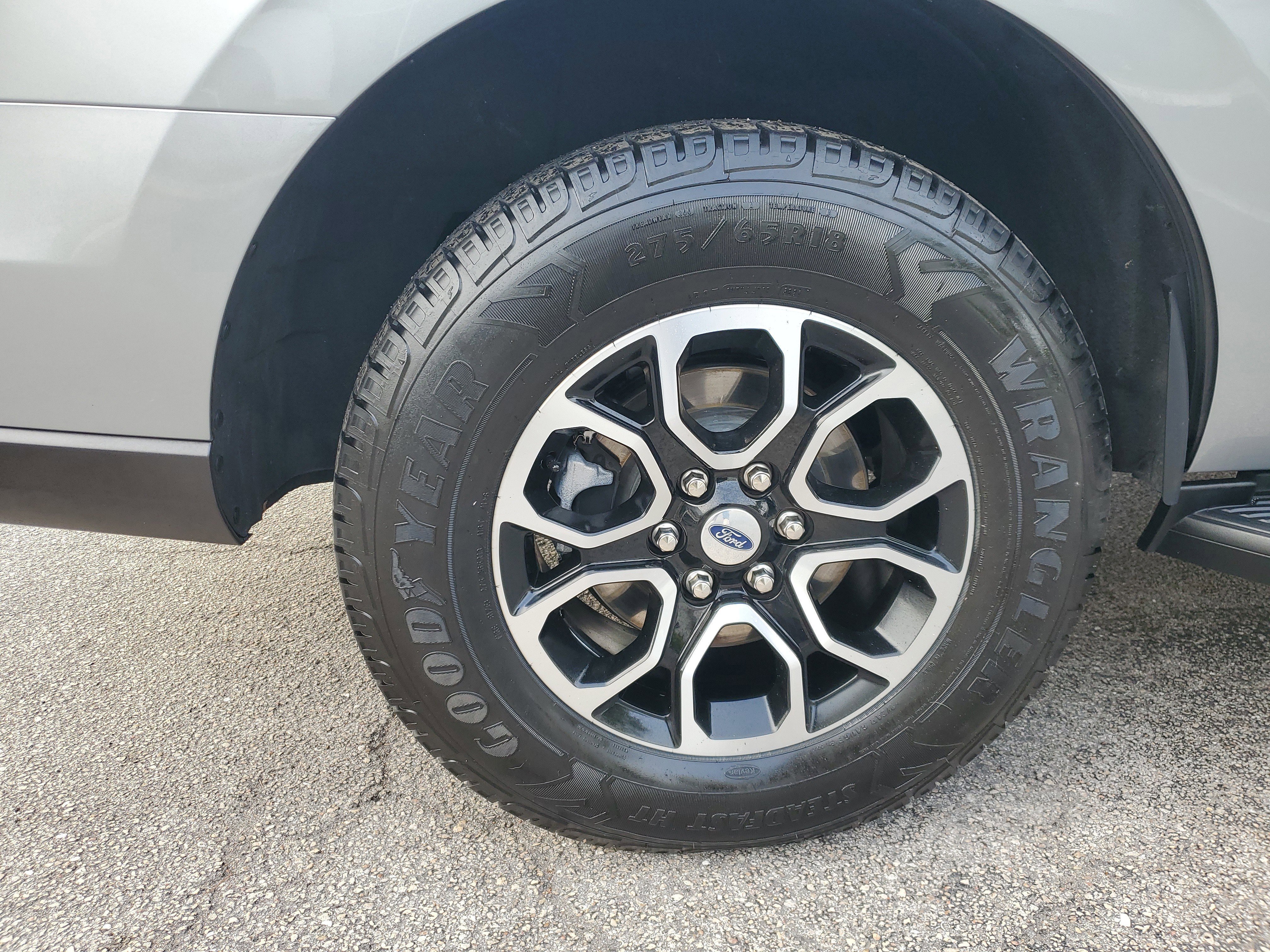 Used 2023 Ford Expedition XLT image 9