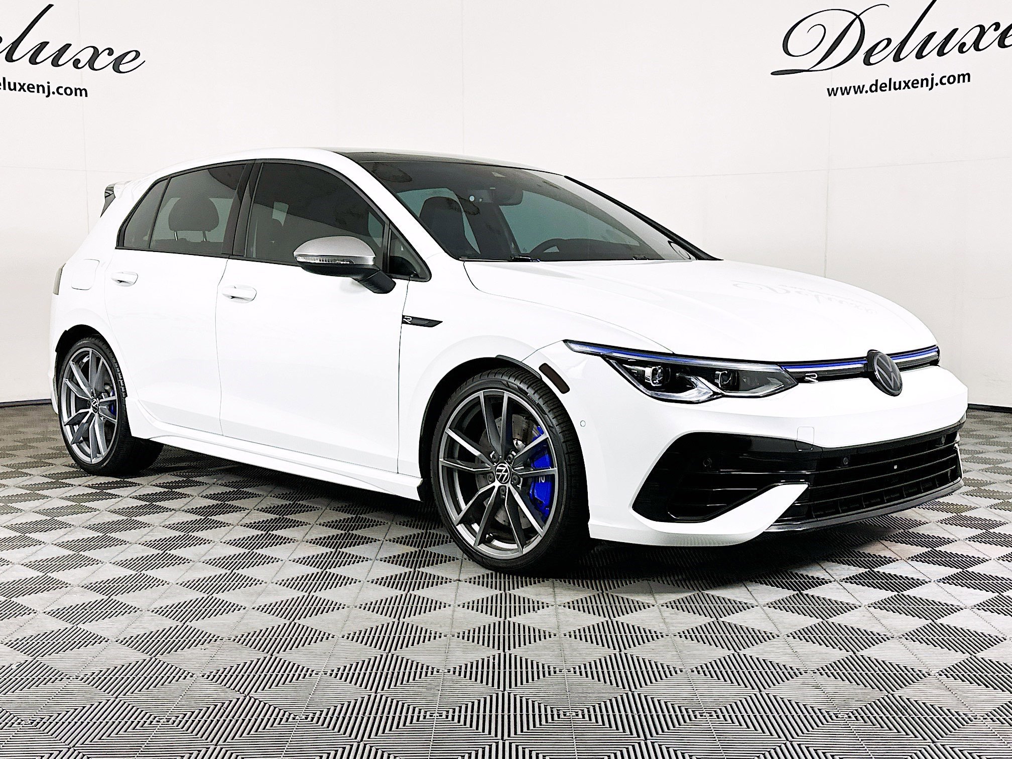 Used 2024 Volkswagen Golf R image 1