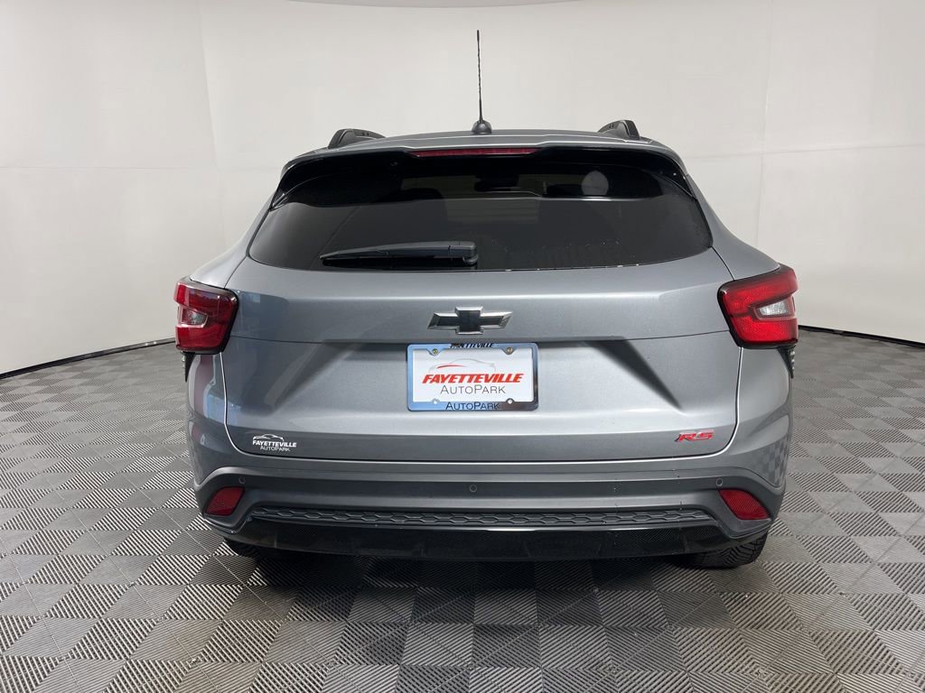 Used 2025 Chevrolet Trax RS w/ Sunroof Package FWD image 9