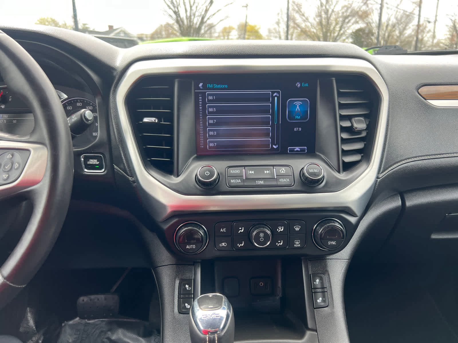 Used 2018 GMC Acadia SLE w/ Driver Alert Package I AWD/4WD image 25
