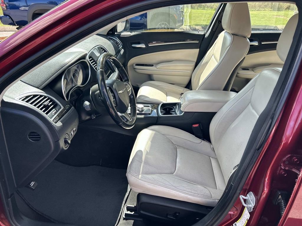 Used 2018 Chrysler 300 Limited image 20