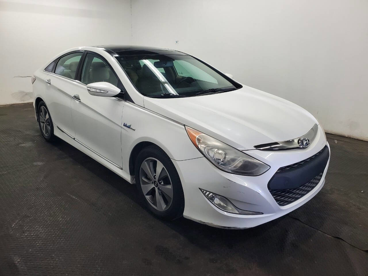 Used 2011 Hyundai Sonata Hybrid w/ Premium Equipment Pkg 2 image 3