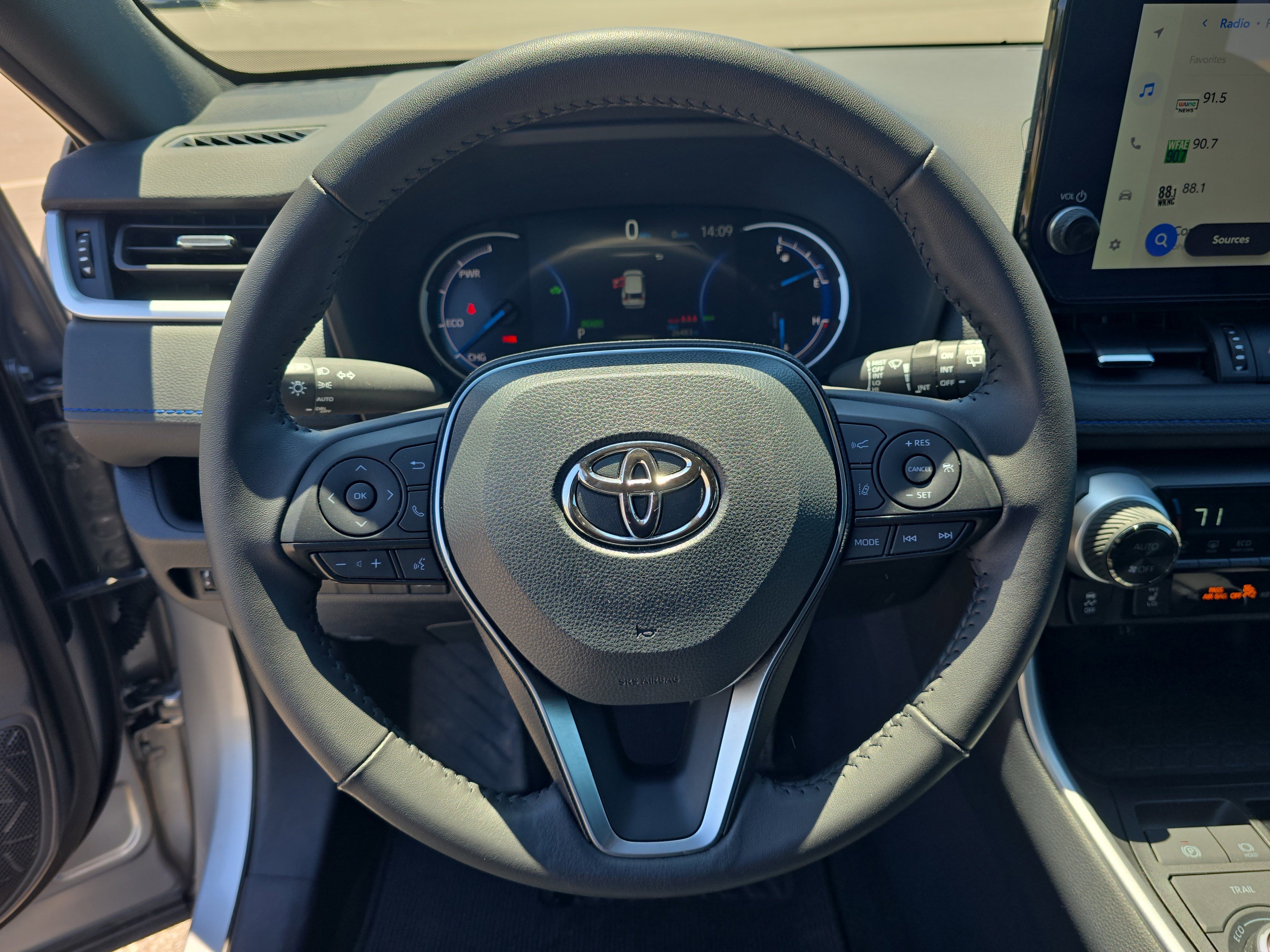 Used 2024 Toyota RAV4 XSE AWD/4WD image 17