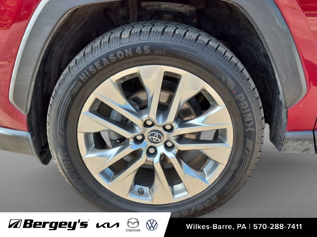 Used 2019 Toyota RAV4 Limited w/ Advanced Technology Package AWD/4WD image 19