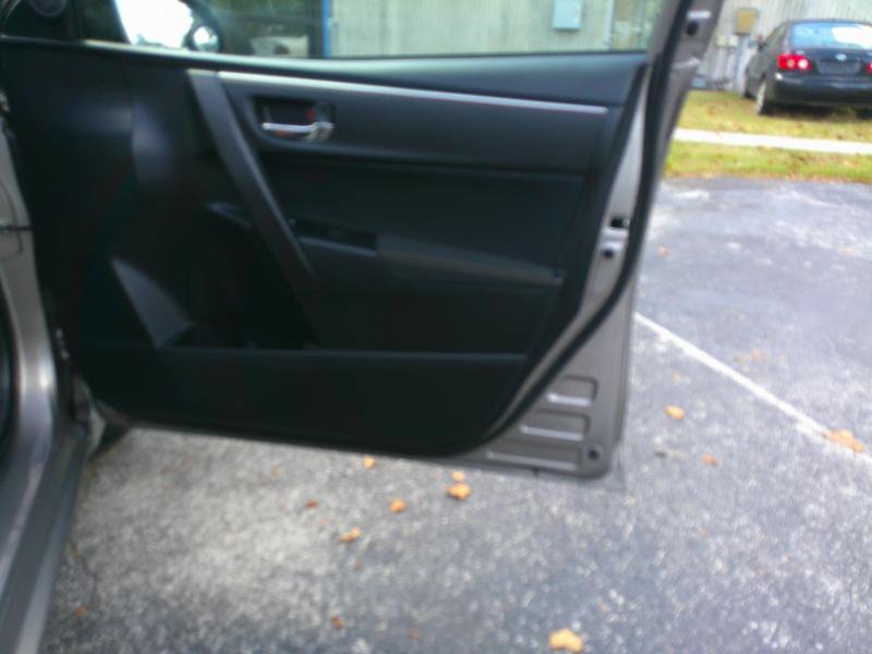 Used 2015 Toyota Corolla LE image 25