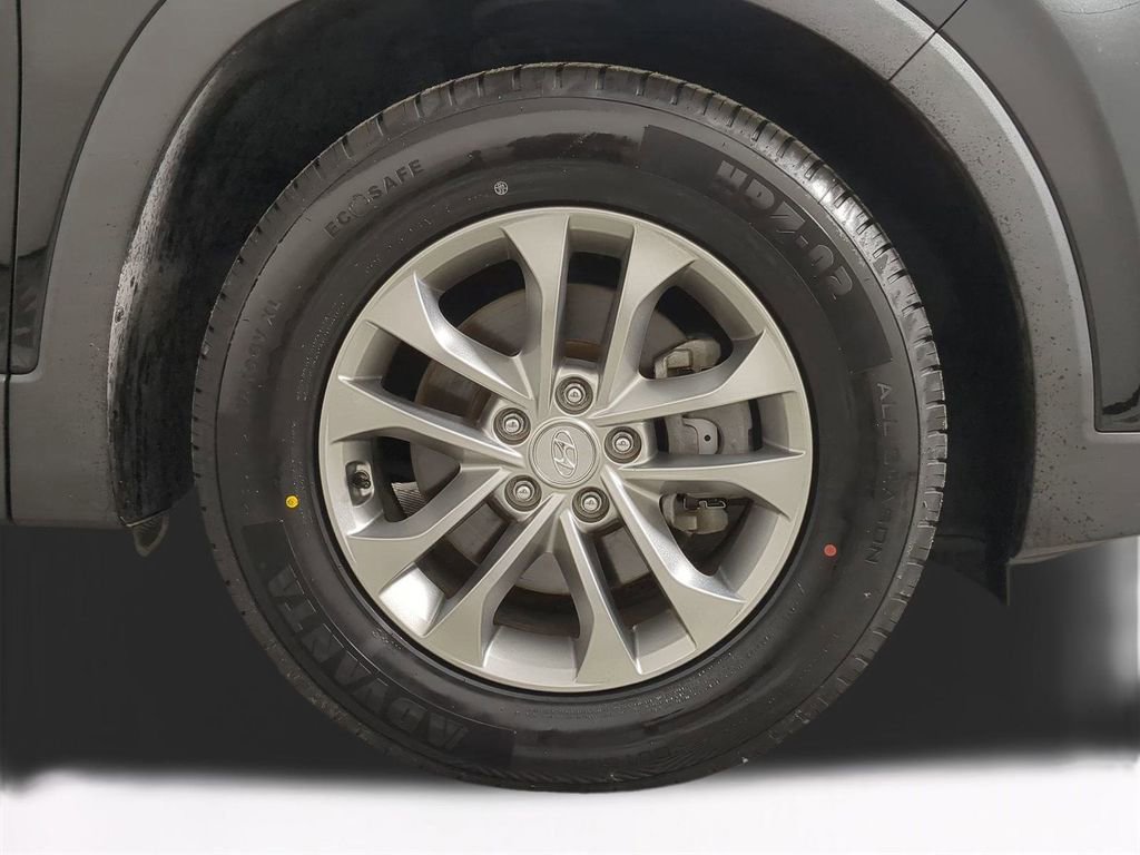 Used 2019 Hyundai Santa Fe SE image 11