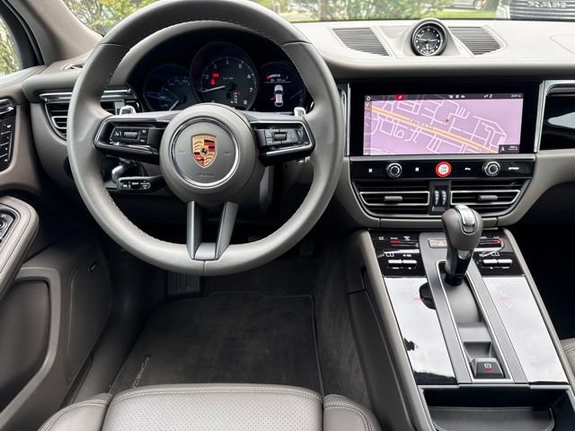 Used 2025 Porsche Macan AWD/4WD image 22
