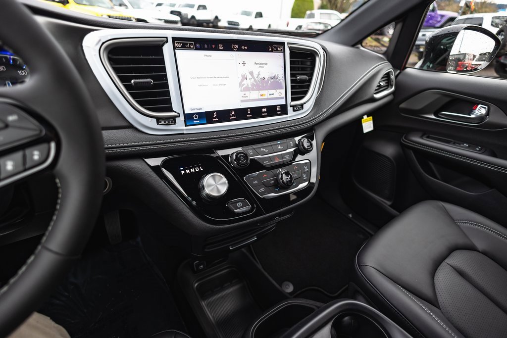 New 2026 Chrysler Pacifica Select w/ S Appearance Package image 19