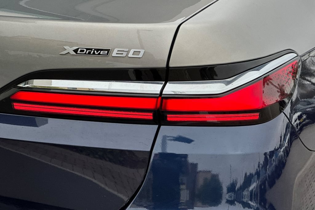 Used 2023 BMW i7 xDrive60 AWD/4WD image 33