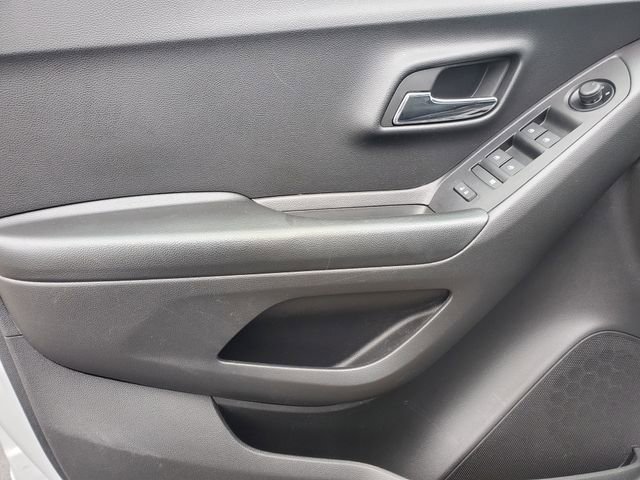 Certified 2022 Chevrolet Trax LT w/ LT Convenience Package image 18