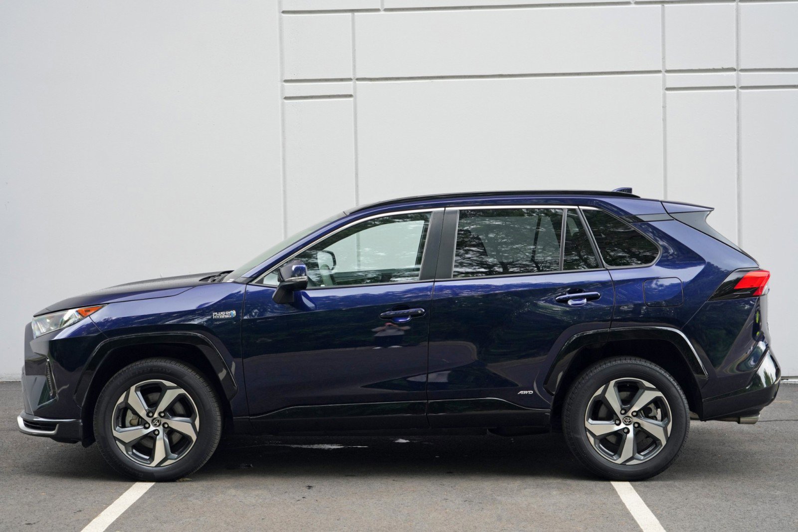 Used 2021 Toyota RAV4 SE w/ Weather & Moonroof Package AWD/4WD image 45