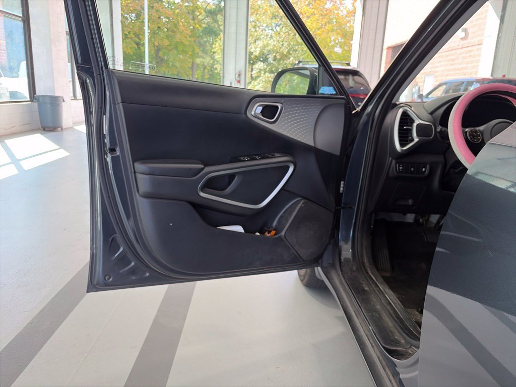 Used 2020 Kia Soul LX FWD image 17