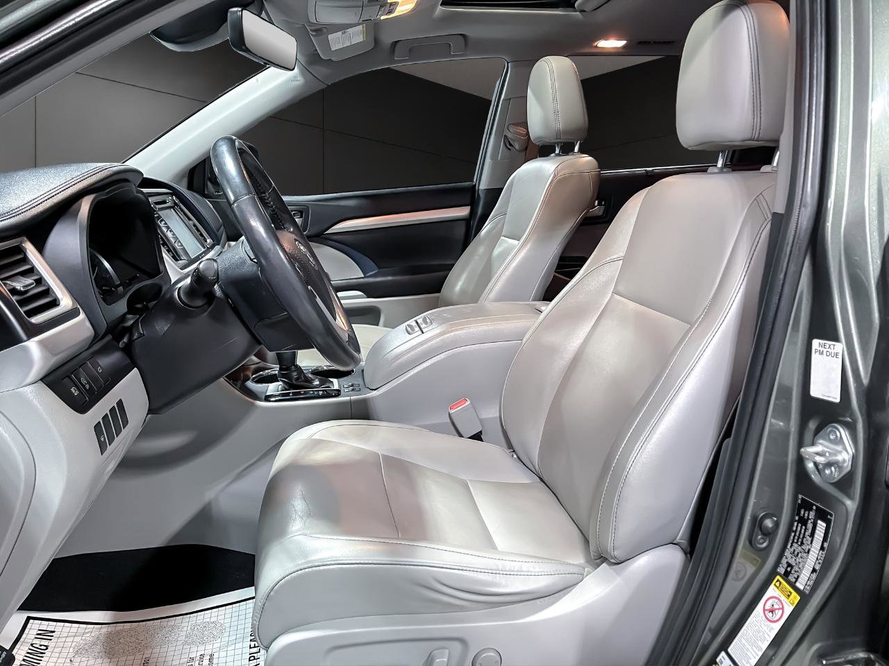 Used 2019 Toyota Highlander XLE image 16