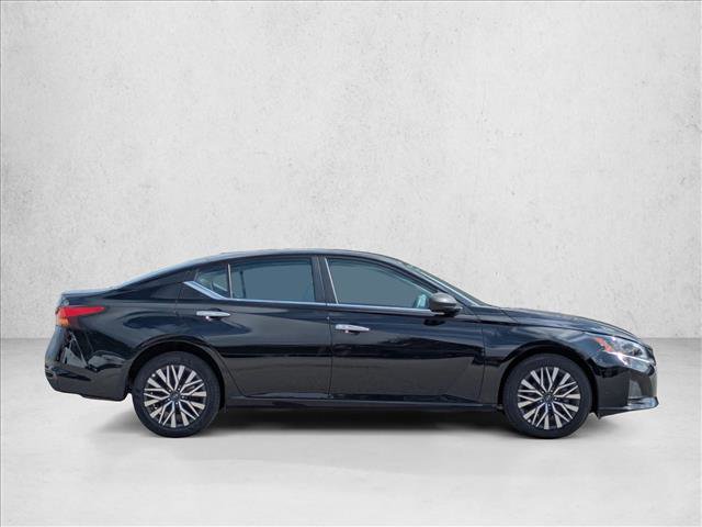 Used 2025 Nissan Altima 2.5 SV AWD/4WD image 4