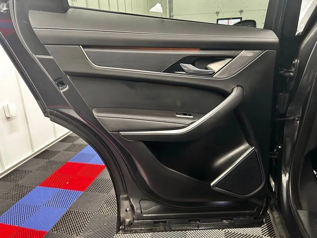 Used 2023 Jaguar F-PACE R-Dynamic S image 15