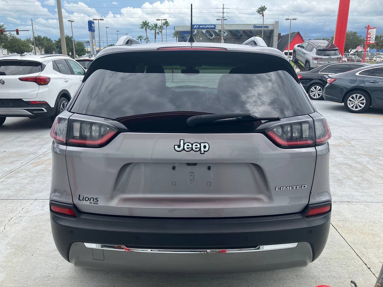 Used 2019 Jeep Cherokee Limited FWD image 4