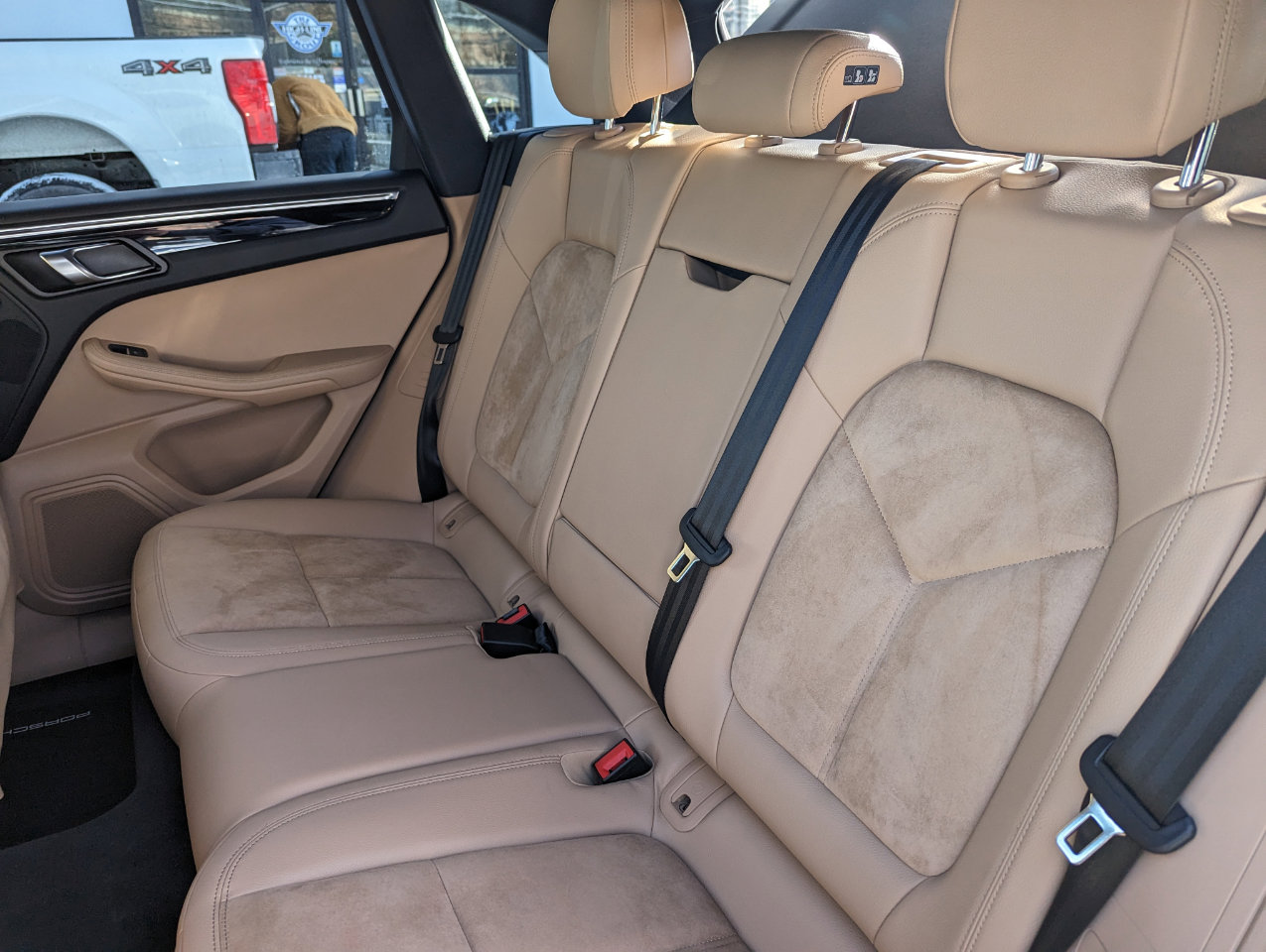 Used 2020 Porsche Macan AWD image 41