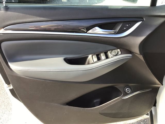 Used 2020 Buick Enclave Essence image 16