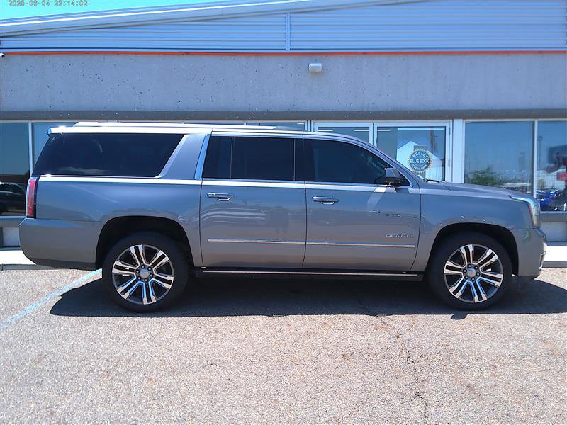 Used 2018 GMC Yukon XL Denali w/ Denali Ultimate Package AWD/4WD image 4