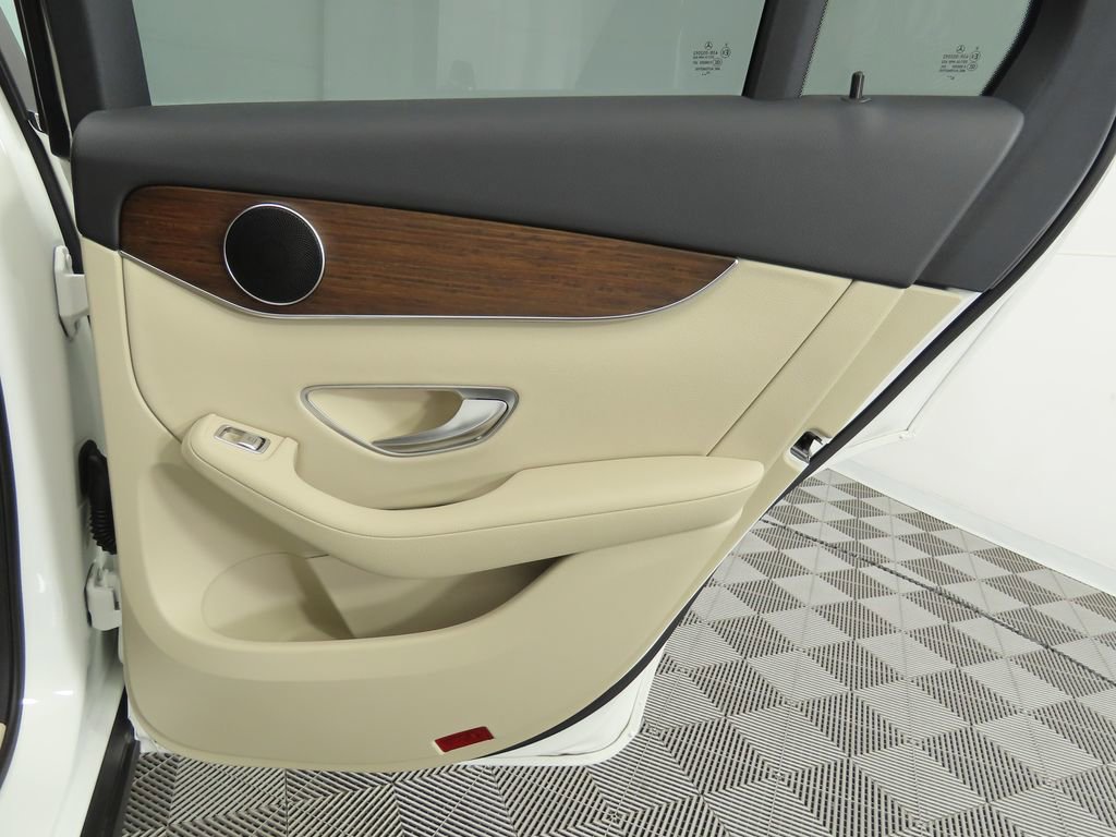 Used 2021 Mercedes-Benz GLC 300 4MATIC image 25