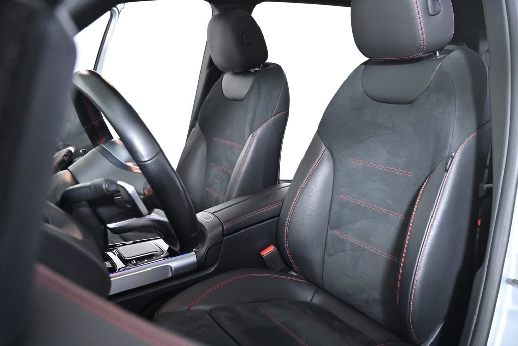 Used 2022 Mercedes-Benz GLB 35 AMG 4MATIC image 30