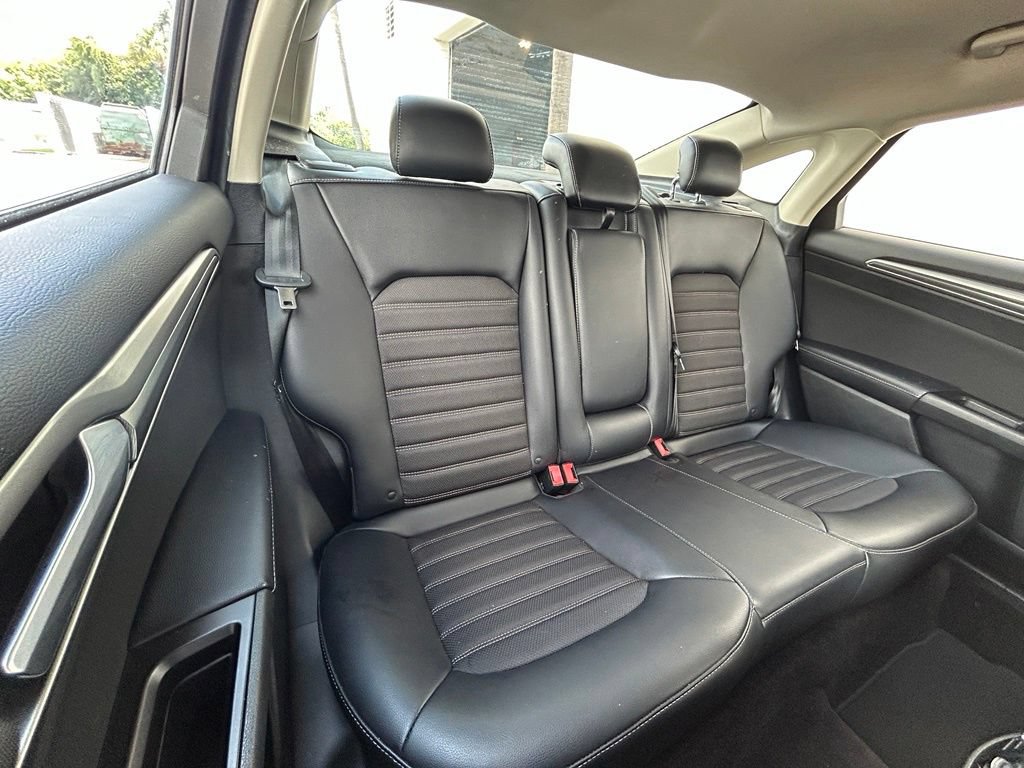 Used 2017 Ford Fusion SE w/ Equipment Group 201A FWD image 29