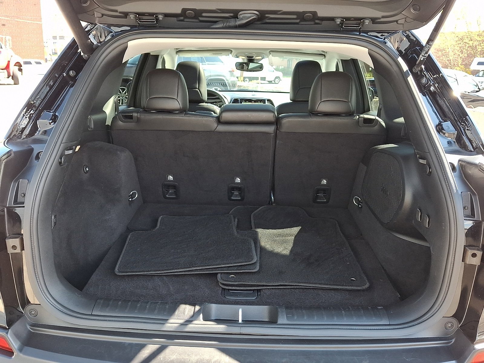 Used 2021 Jeep Cherokee Limited w/ Elite Package image 30