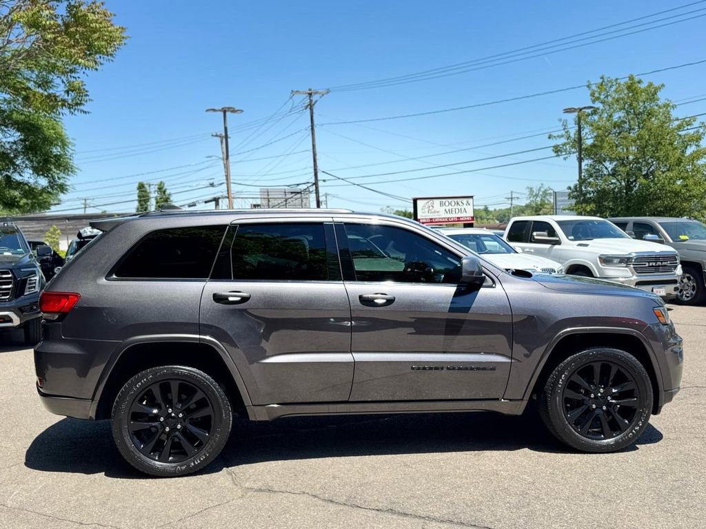 Used 2017 Jeep Grand Cherokee Altitude AWD/4WD image 7