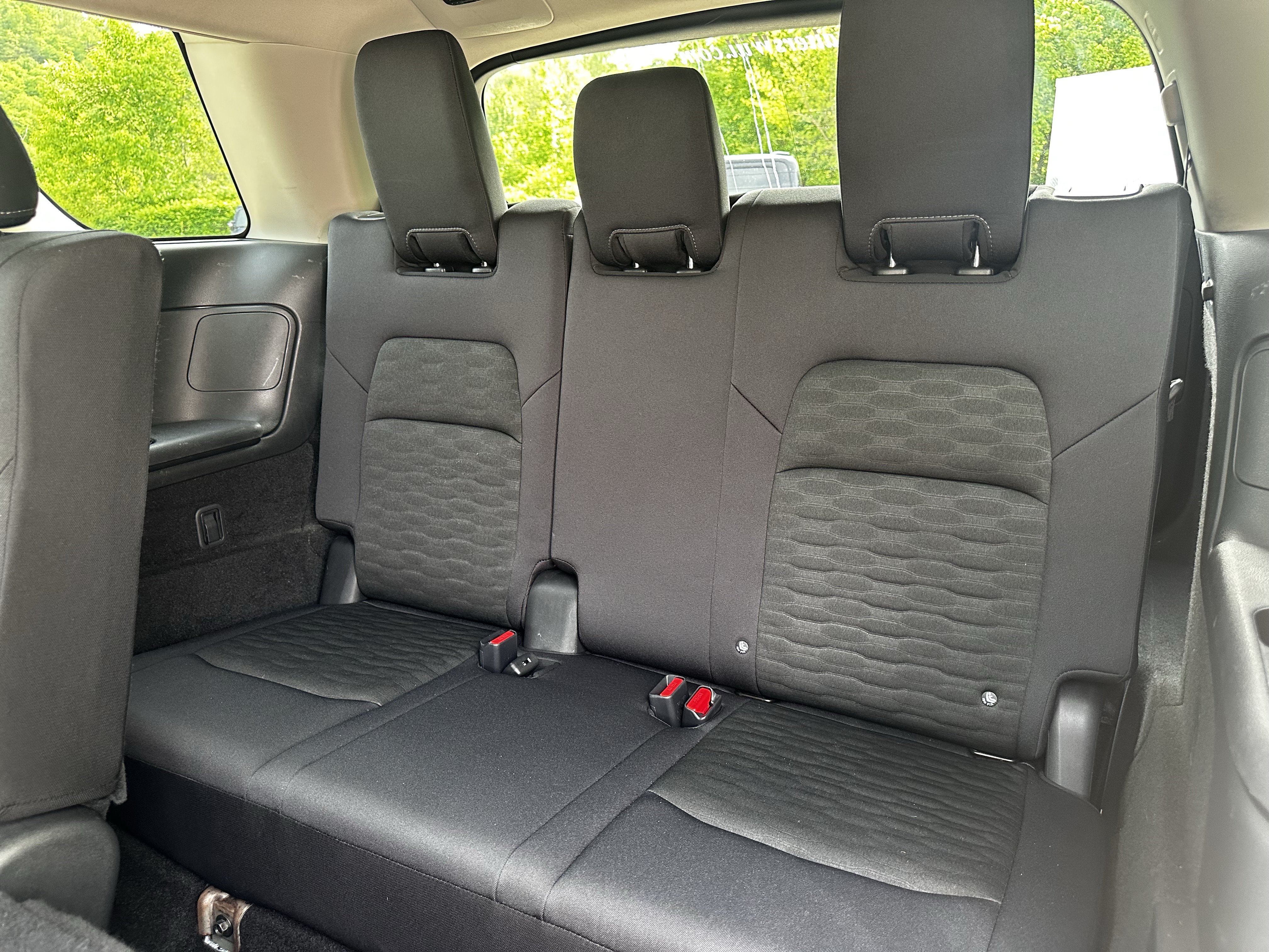 Used 2025 Nissan Pathfinder SV AWD/4WD image 25