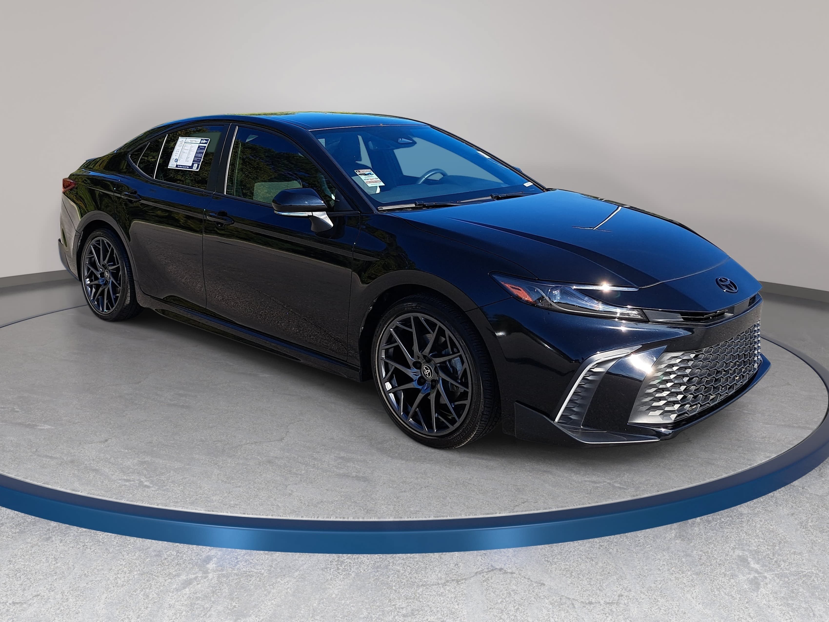 Used 2025 Toyota Camry SE w/ Convenience Package FWD image 3