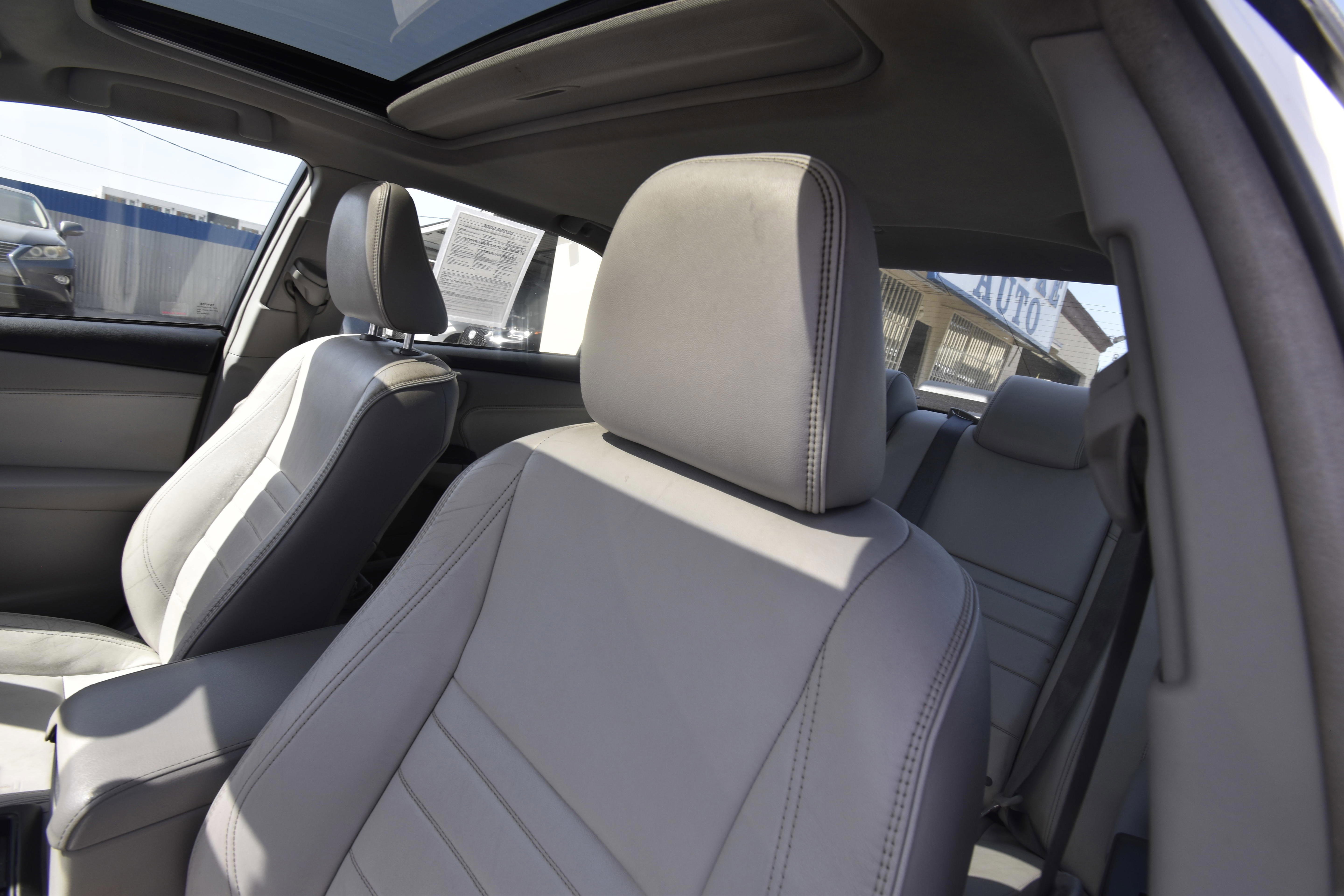 Used 2017 Toyota Camry XLE w/ Advanced Technology Package FWD image 11