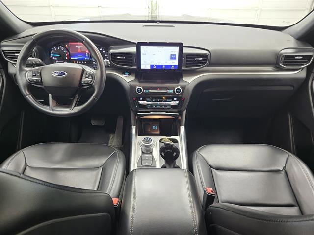 Used 2020 Ford Explorer XLT w/ Equipment Group 202A AWD/4WD image 14