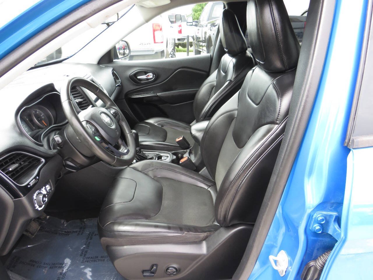 Used 2020 Jeep Cherokee Latitude Plus FWD image 12