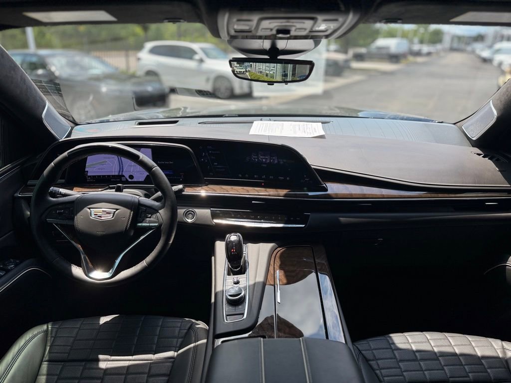 Used 2024 Cadillac Escalade ESV Sport Platinum w/ LPO, ONYX Package image 34